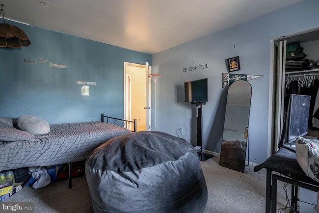 Building Photo - 8 Dickenson Dr