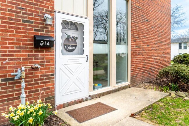 Building Photo - 314 College Park Dr