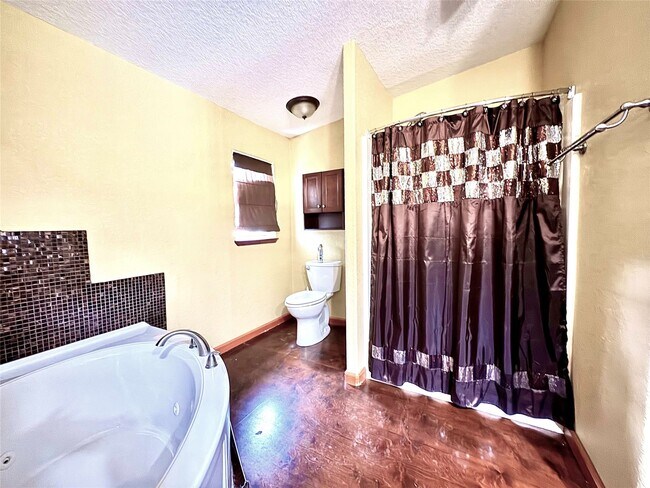 Building Photo - 6215 Hwy 35 Bypass