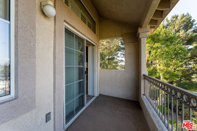 Building Photo - 1010 S Farralon Ln