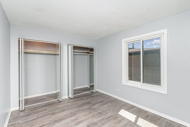 Building Photo - 13620 Lamon Ave