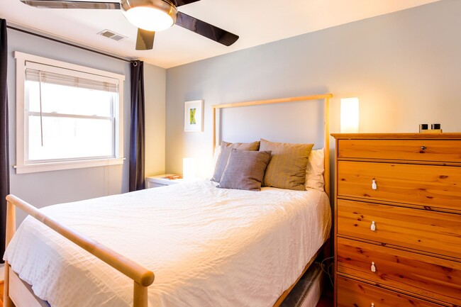 Building Photo - Stylish Condo in Hill East - Parking Space...