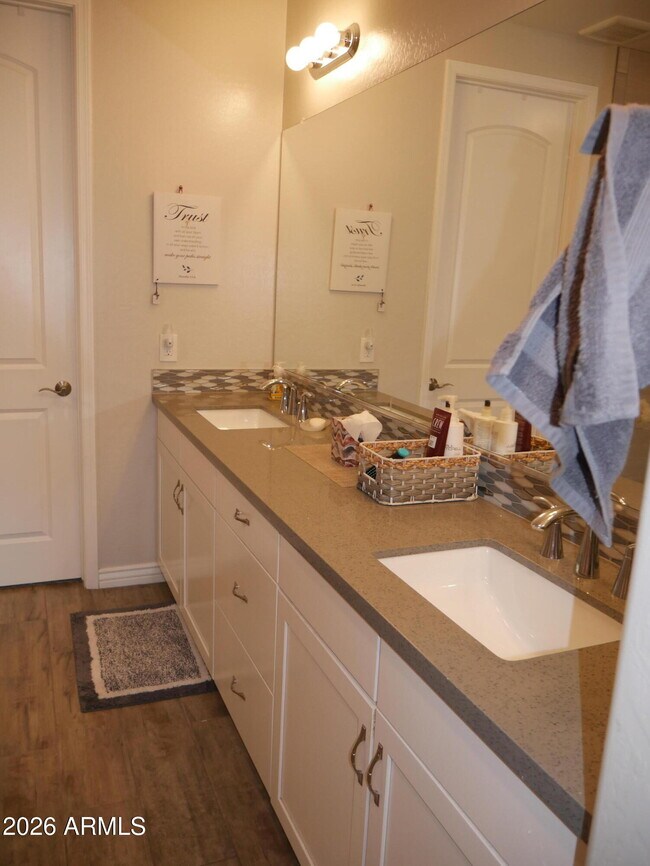 Building Photo - 5100 E Rancho Paloma Dr