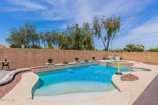 Building Photo - 17424 W Rimrock St