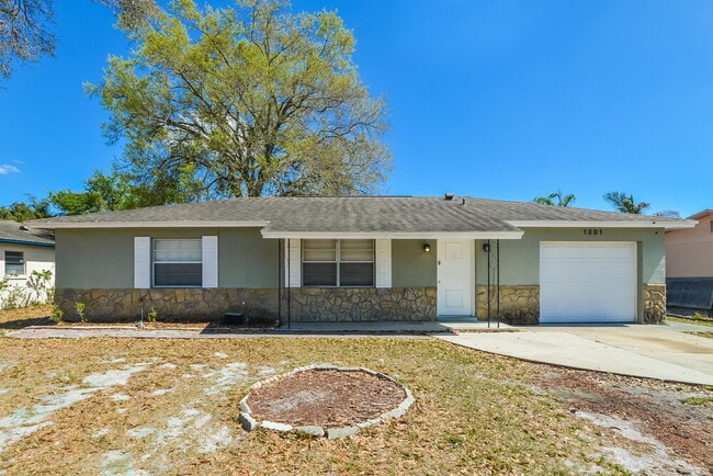 Building Photo - 1301 Baranova Rd