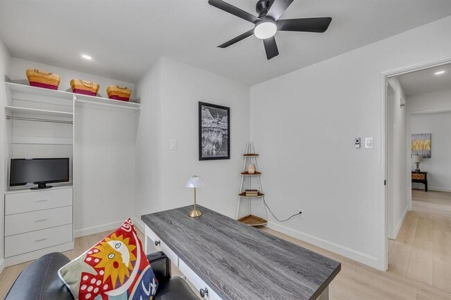 Building Photo - 2104 Andover Dr