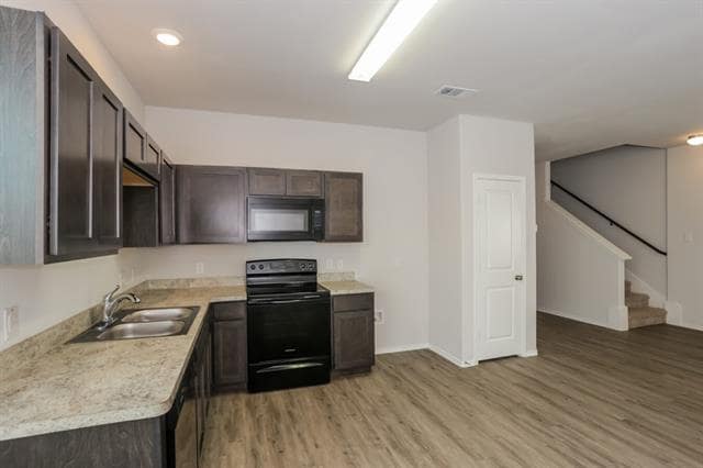 Primary Photo - 5240 Applegate Dr