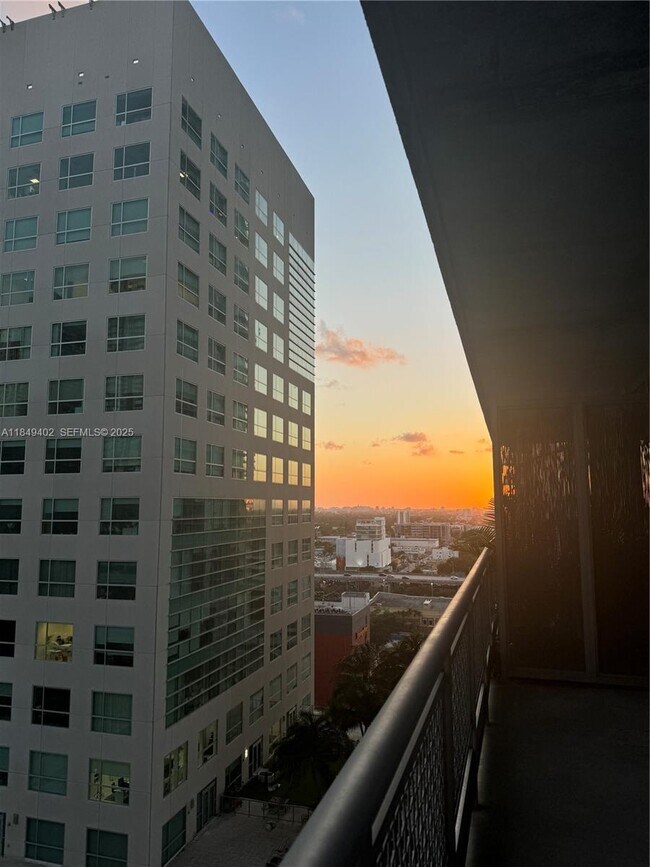 Building Photo - 690 SW 1st Ct