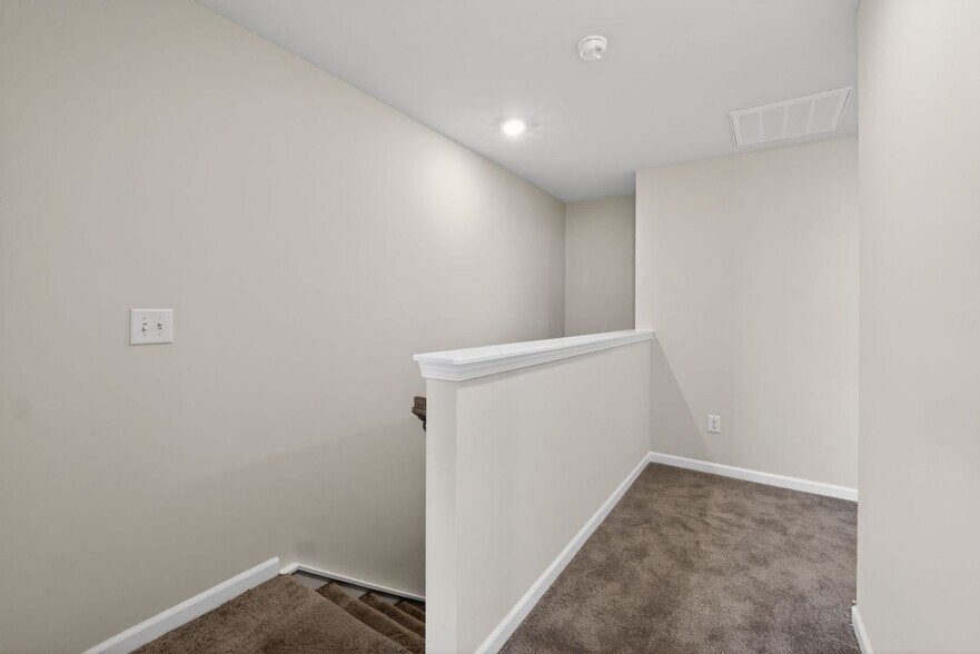 Building Photo - 1406 Cattleman Acres Dr