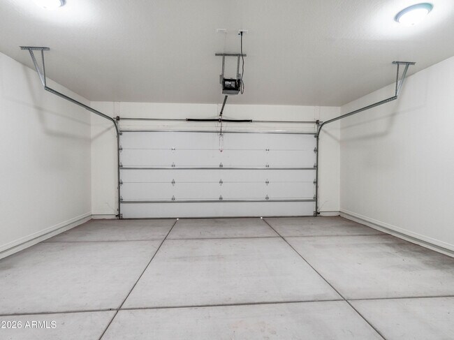 Building Photo - 11000 Cove Dr