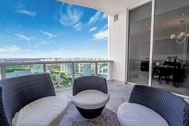 Building Photo - 16001 Collins Ave