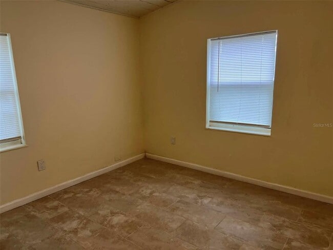 Building Photo - 682 Walkup Dr