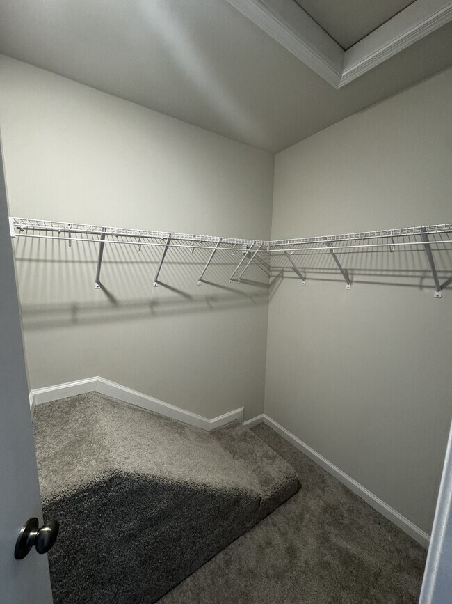 Building Photo - 122 Milburn Dr