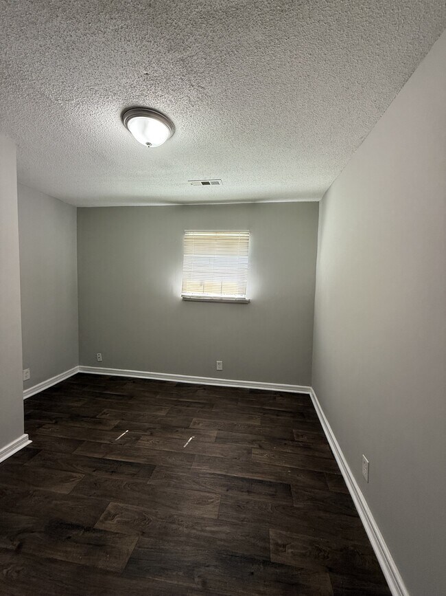 Building Photo - 3729 Maple Ave SW