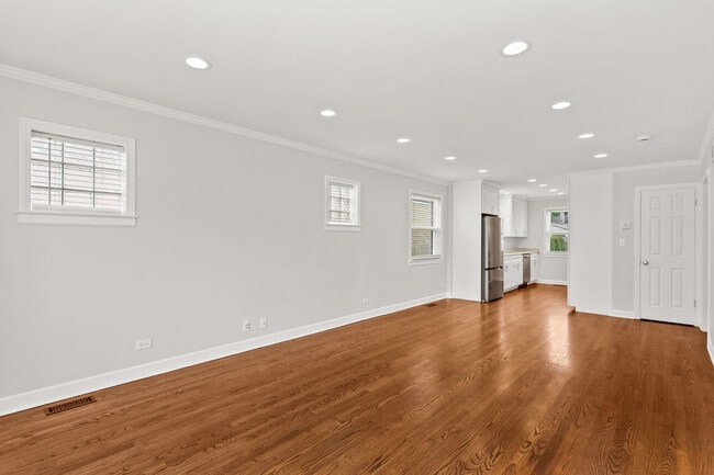 Building Photo - 7254 N Osceola Ave