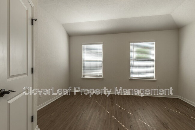 Building Photo - 10351 Lynwood Crk