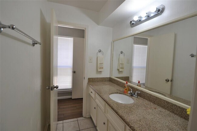 Building Photo - 15927 Tumbling Rapids Dr