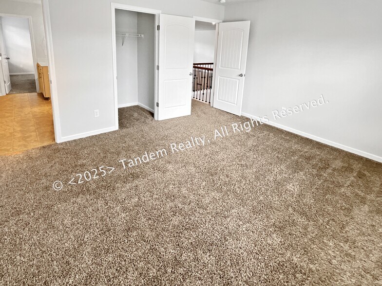 Building Photo - 8020 Forest Hills Dr