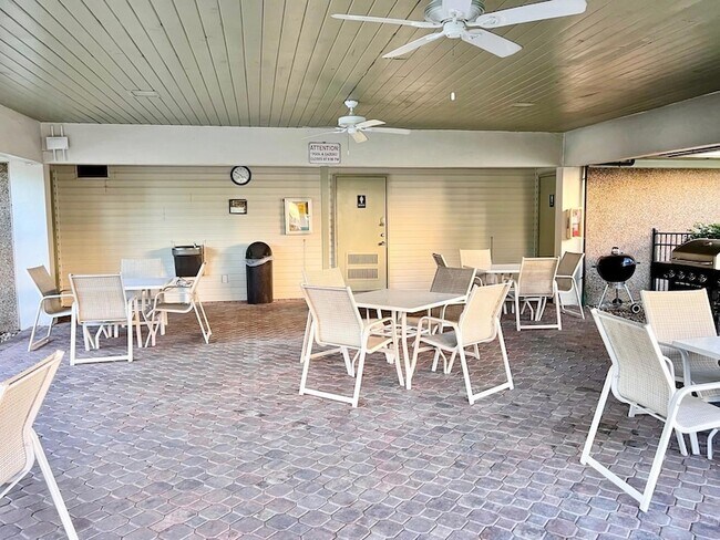 Building Photo - 3010 N Course Dr