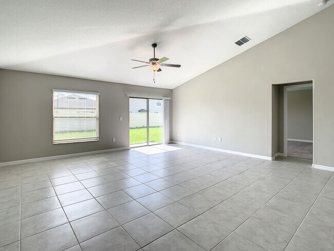 Building Photo - Beautiful 4 bedroom 2.5 bathroom Single Family House! Like new!