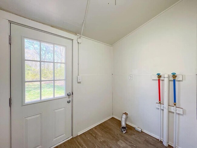 Building Photo - 307 Green St