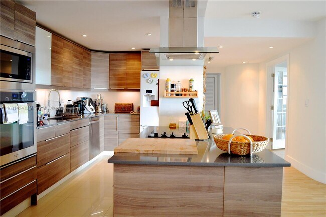 Building Photo - 2451 Brickell Ave