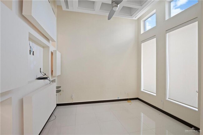 Building Photo - 32 May Dr