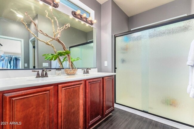 Building Photo - GORGEOUS home in THE KNOLLS at Power Ranch!