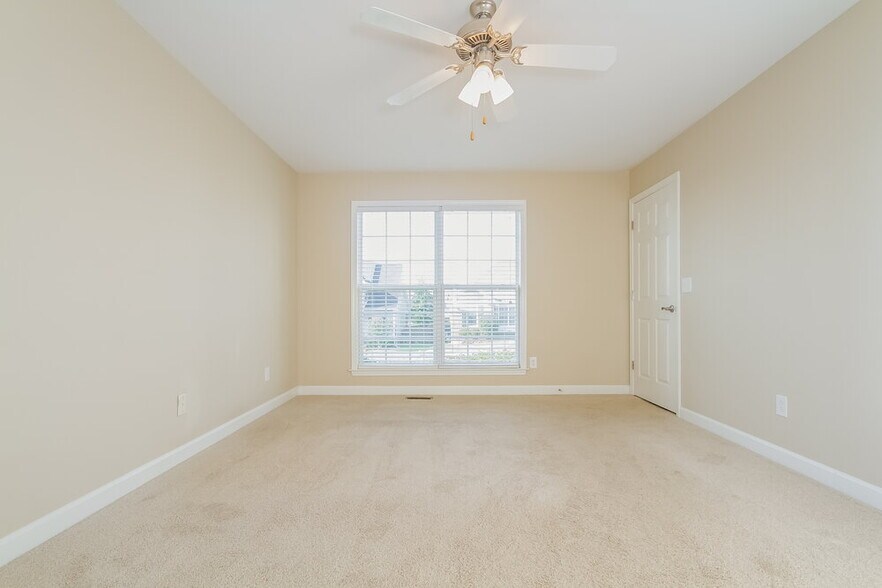 Building Photo - 1014 Persimmon Dr