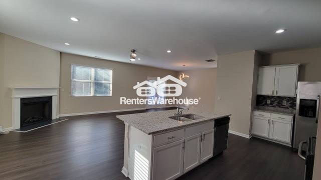 Building Photo - 5518 Waverly Park Dr