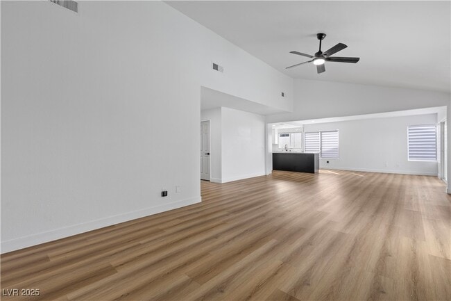 Building Photo - 4092 Ridgewood Ave