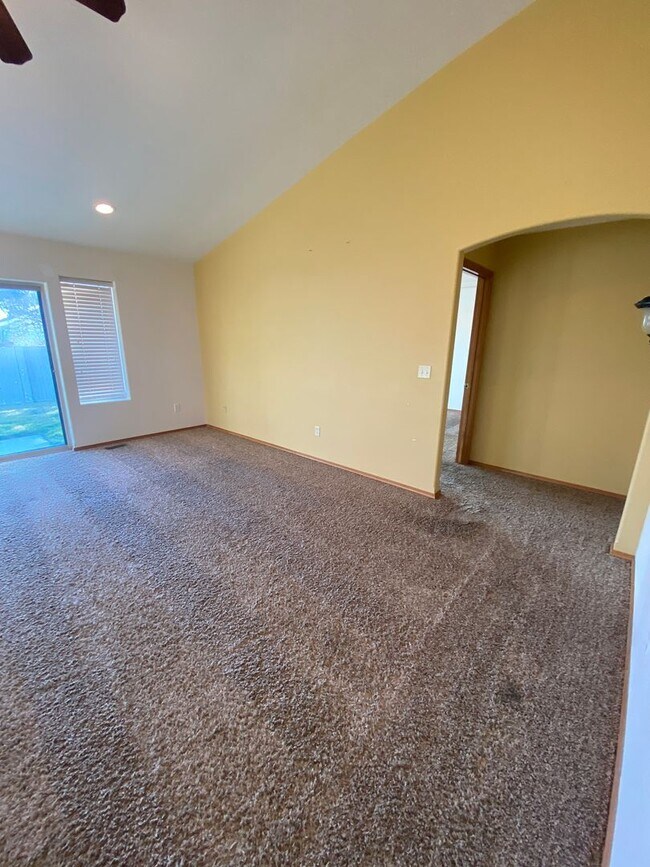 Building Photo - April Rent Free - House with Triple Car Garage