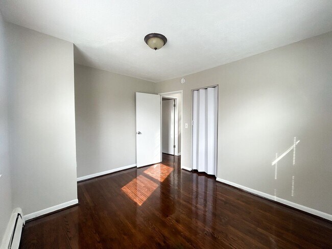 Building Photo - 5845 Shadymist Ln