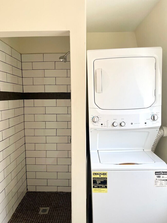 Building Photo - 5119 Hazel Ave