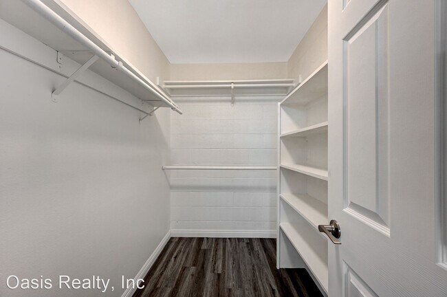 Building Photo - 1 br, 1 bath House - 605 S. Royal Crest Ci...