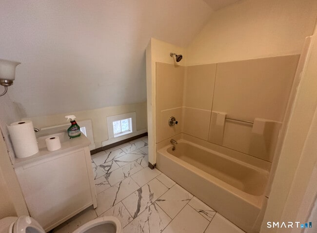 Building Photo - 149 Glen St