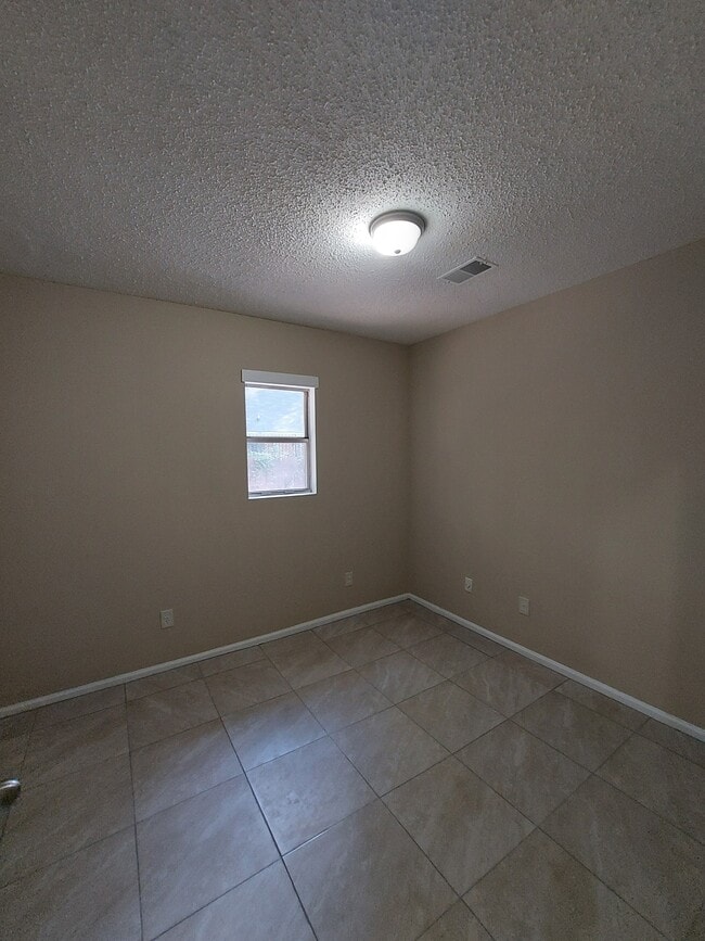 Building Photo - 2006 Heidt St