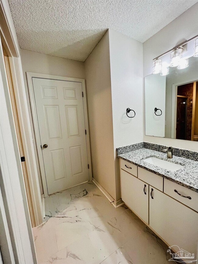 Building Photo - 8124 Heirloom Dr