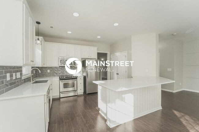 Building Photo - 3 Bedroom Pet-Friendly Home in MOORESVILLE, NC with Main Street Renewal