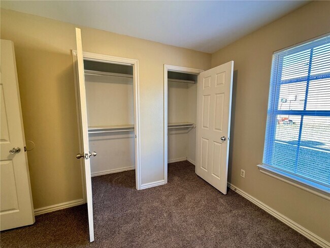 Building Photo - 335 Graystone Cir