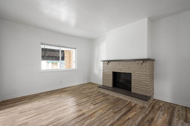 Building Photo - MOVE IN SPECIAL! $700 OFF 1ST MONTH'S RENT...