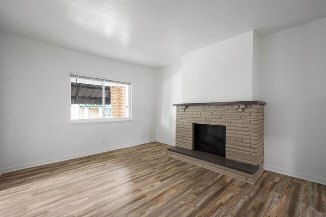 Building Photo - Stunning 3 bedroom home in Pittsburgh avai...