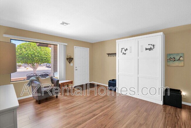 Building Photo - 2064 S Farnsworth Dr