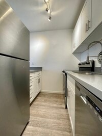 Building Photo - Bellevue Manor Apartements