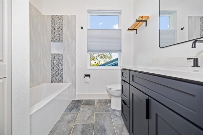 Building Photo - 2727 W Chestnut St