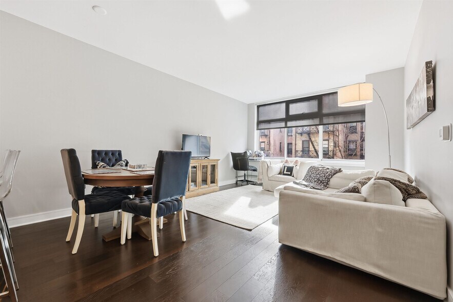 Building Photo - 1450 Washington St