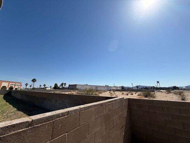 Building Photo - Yuma Meadows Townhouse - Furnished / Unfurnished