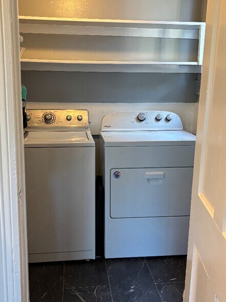 Building Photo - 1570 Linden Ave