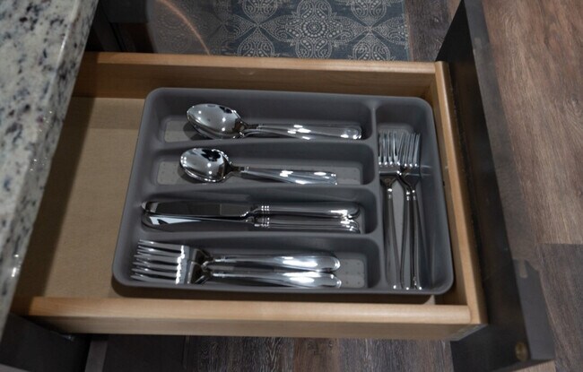 Building Photo - 346 Admiral St