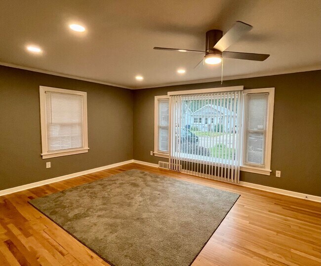 Building Photo - Updated 2 bedroom home in Alton